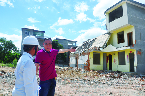 他，奔忙在征遷一線